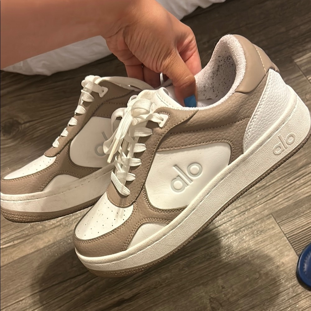 $50 ven m o Alo White and Tan Sneakers